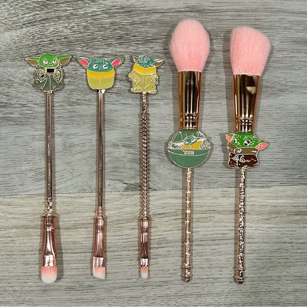 New Star Wars Madelorian Grogu Baby Yoda Make Up Brushes Set 5 Pieces Pink Gold